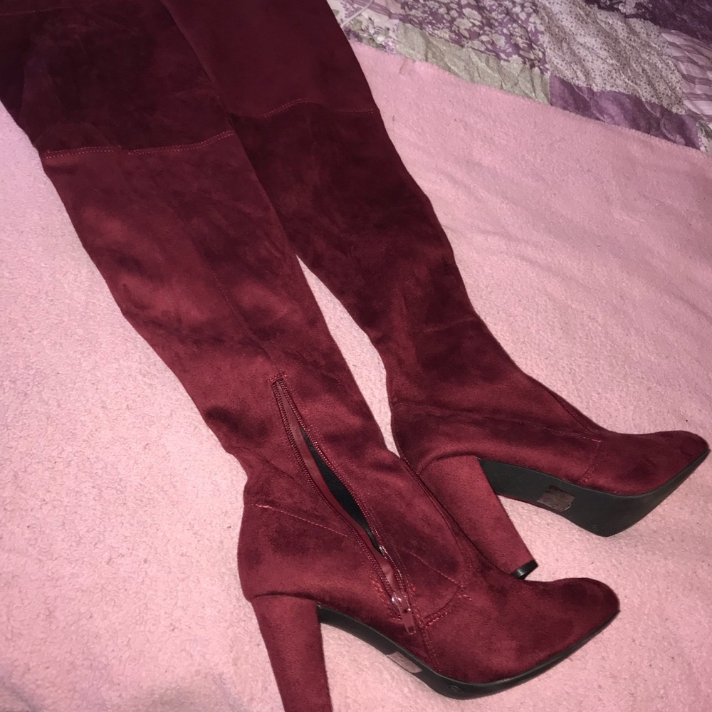Knee boots